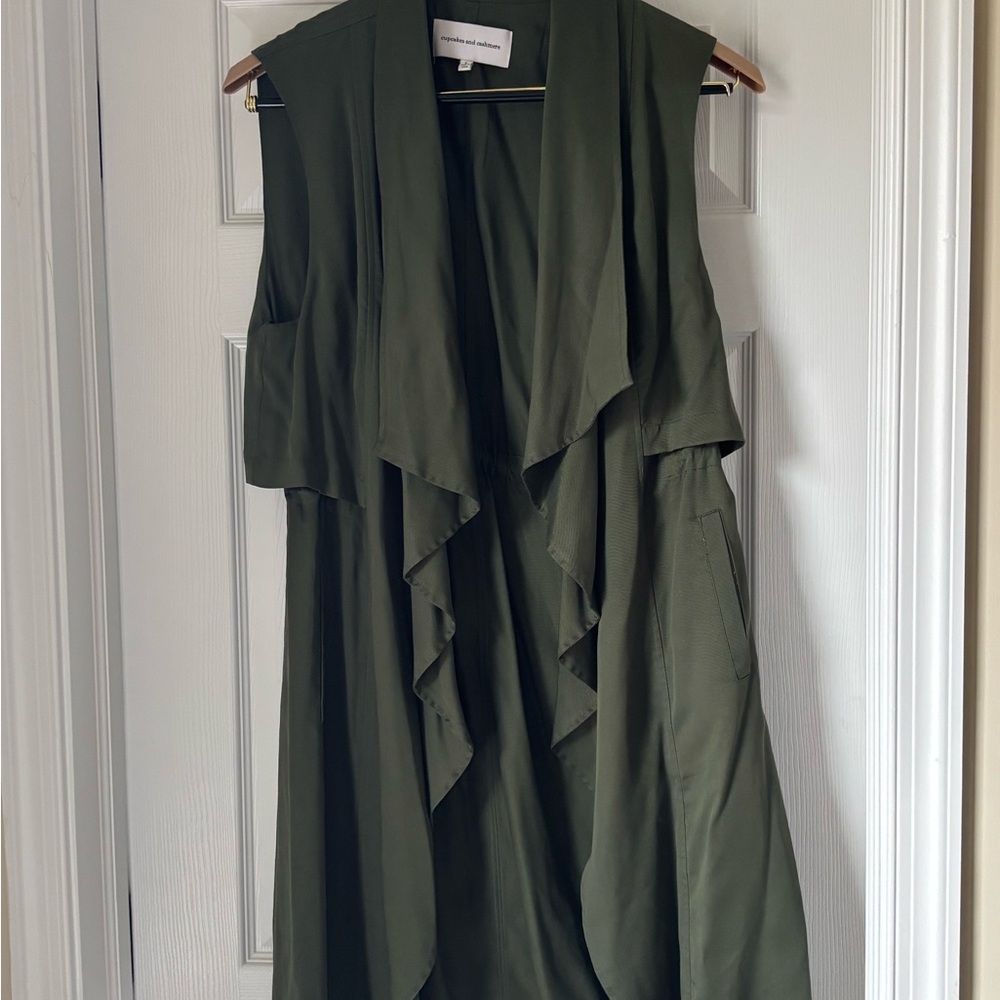 cupcakes & cashmere Olive Draped Open-Front Vest